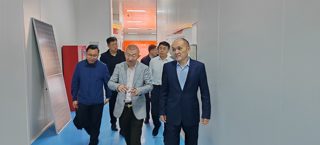 熱烈歡迎阿勒泰地區領(lǐng)導一行蒞臨考察調研合特光電